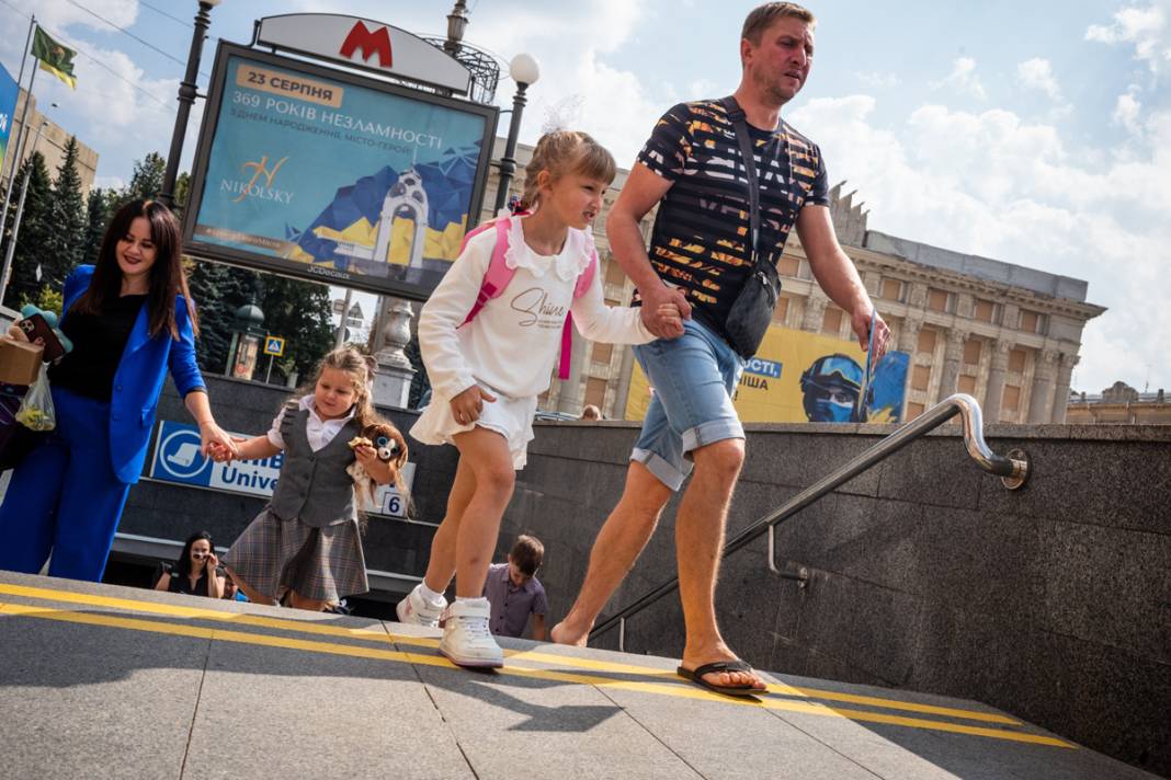 Füze saldırılarının gölgesinde yeni eğitim yılı: Ukrayna'da ilk ders zili metroda çaldı 2